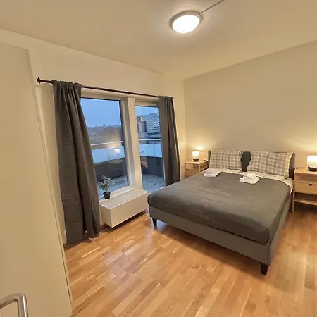 Modern In Shared With A Beautiful Private Balcony 民宿 *