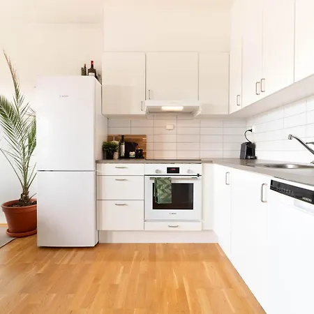 Modern In Shared With A Beautiful Private Balcony *