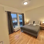 Modern In Shared With A Beautiful Private Balcony 홈스테이 *